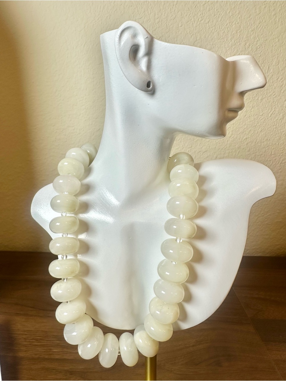 “18 Ivory/Cream Marble Acrylic Bubble Statement Necklace